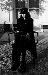 Photo d’inscription N°3 - Jeune femme en noir.jpg