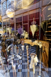 Cannes et ombrelles