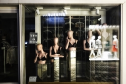 La vie intense et mystérieuse des vitrines...