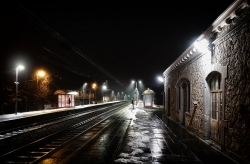 Nos petites gares, la nuit...