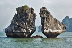 Hon Trong Mai (Rocher du Combat De Coqs)