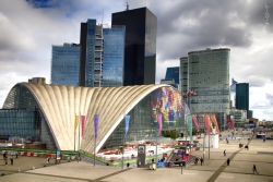 Esplanade de la défense : Le CNIT