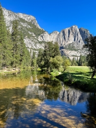 Et au fond coule une rivière