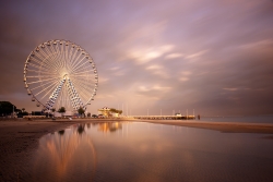 La grande roue avec son reflet ...partiel