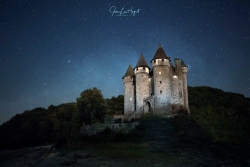 Un beau château de nuit