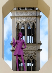La concierge de l'ascenseur Santa Justa