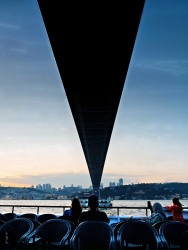 Sous le pont