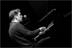 Pascal Mohy. Piano. Jazz. Deux vues.