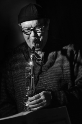 Le vieux saxophoniste.