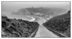 Etretat, en redescendant  vers la plage...