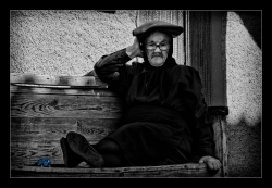 Dame en Noir et Sa Petite Voiture