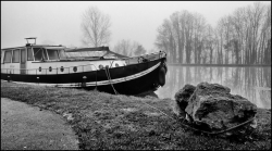série bateau : photo 6 : il est bien accroché