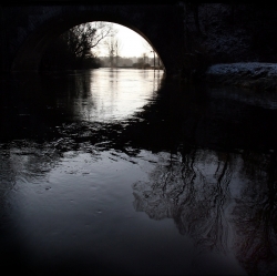 sous le pont