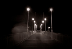 Le ponton fantôme de nuit
