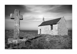 La chapelle et sa croix