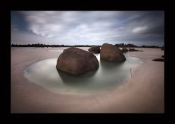 Baignade en eau caillouteuse