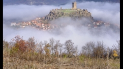 LE CHATEAU DE POLIGNAC PROCHE DU PUY EN VELAY