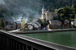 Village au fond de la vallée