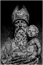 statue