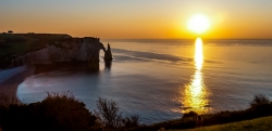 Soleil couchant sur Etretat