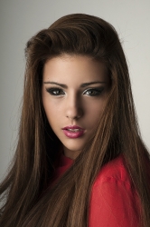 La jeune fille aux yeux noisette