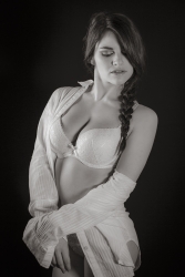Lisa Black & White