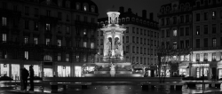 Une petite ballade dans Lyon, le soir sous la pluie ...