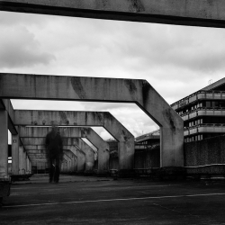 Le solitaires des arches urbaines