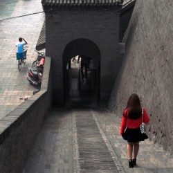 Les deux côtés du mur...