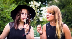 Les copines.