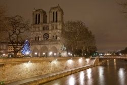 Il est temps de ce mettre a la photo !! je commence par la ville lumière !!