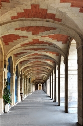 Sous les arcades...