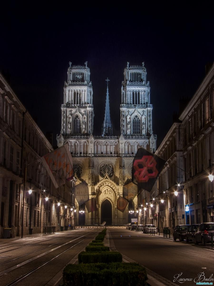 Cathédrale dans la nuit