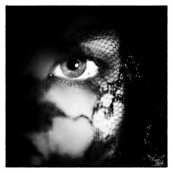 Attention je vous ai à l'oeil