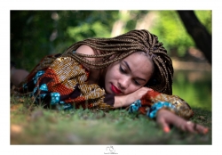 Belle et pensive