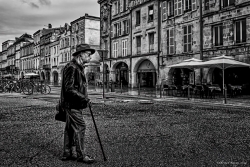 Il marche seul...................